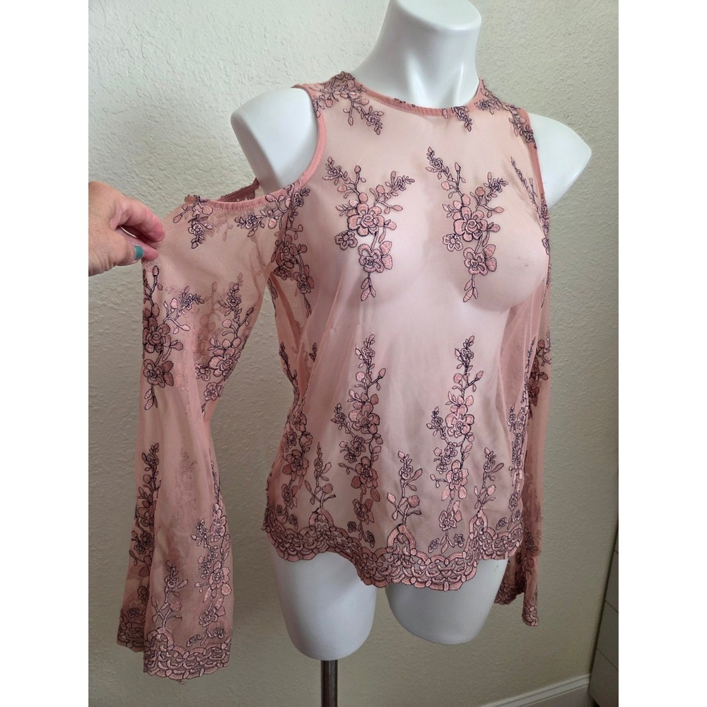 American Rag Cie Womens Medium Pink Mesh Floral Embroidered Cold‎ Shoulder Top M